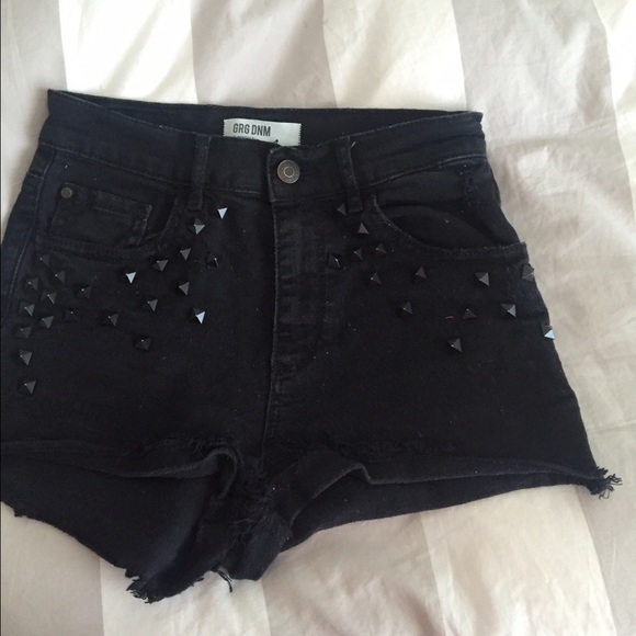 super cute black studded high waisted shorts👼🏼