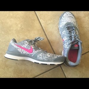 Womens Nike size 9 worn 1x gray and pink