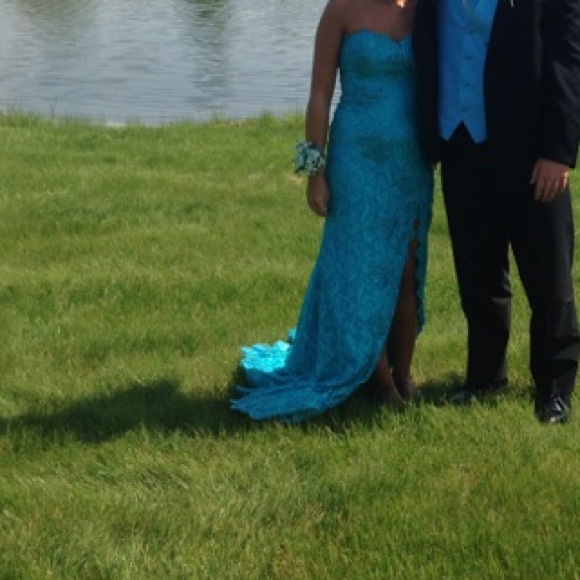 Prom dress - Picture 2 of 2