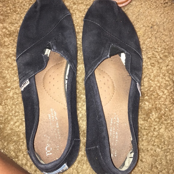 black toms