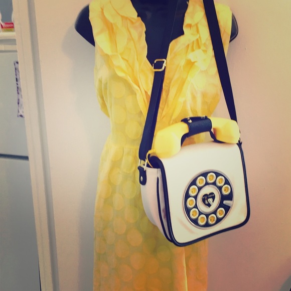 🍒Betsey Johnson Functional Retro Phone Bag💄
