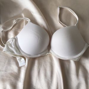 White Victoria's Secret Very Sexy Push-Up Bra 32C