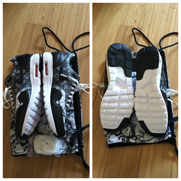 SOLD Nike air max 1 ultra shoes - Picture 3 of 4