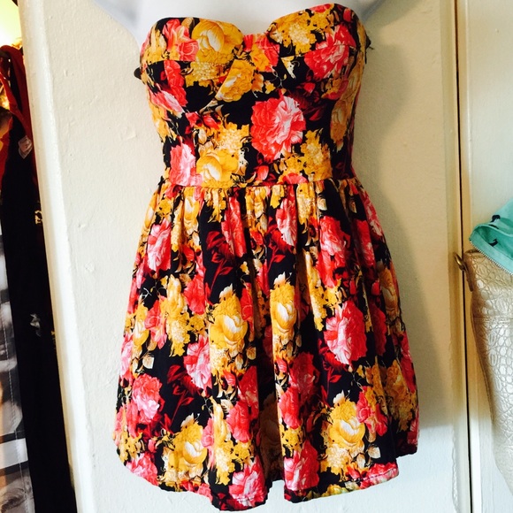 Spring Floral Flattering Tube Top Dress - Picture 1 of 2