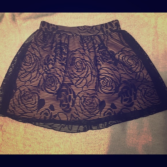 Flirty & elegant skirt