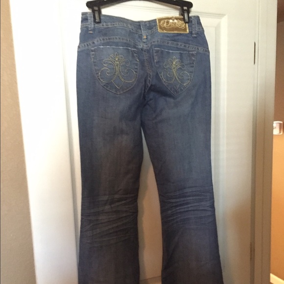 Dereon front ripped jeans