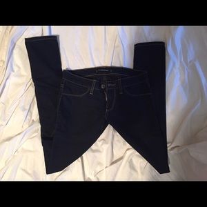 Jeggings. Skinny jeans.