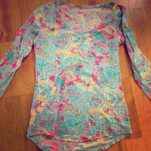 Lilly Pulitzer V-neck Long Sleeve t-shirt