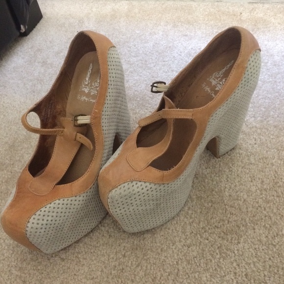 Size 7 limited edition by Jeffrey Campbell