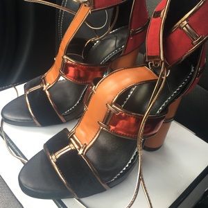 Jessica Buurman chunky suede heels