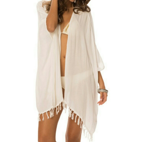 Lagaci flowy, shear, white fringe kimono