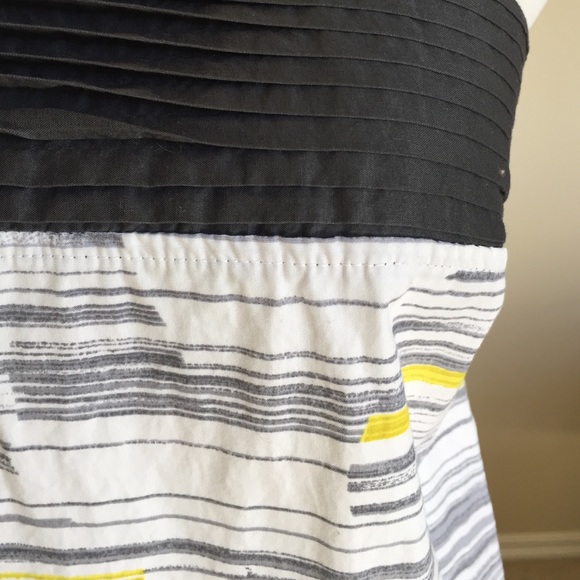 Go international print dress with pockets. - Picture 3 of 3