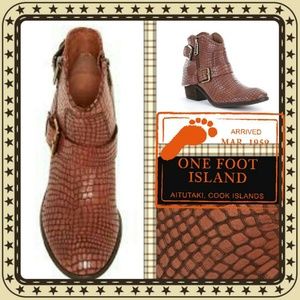 Donald J Pliner "Dalis-ZP" Python Boots