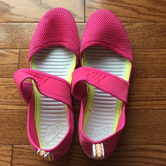 Nike slip on sneakers - Picture 1 of 4