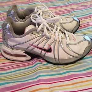 Nike air tennis shoes.💲make a offer 💲