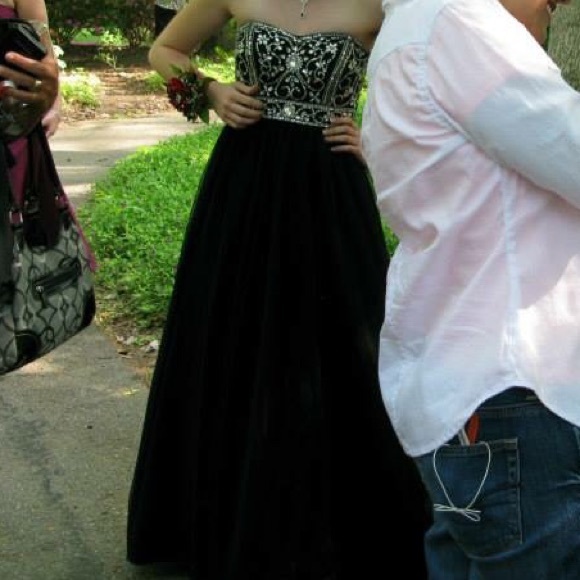 ‼️Beautiful Black Princess Prom Dress‼️ - Picture 3 of 4