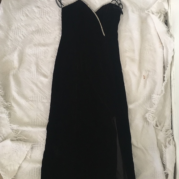 Long black simple vcut vintage dress