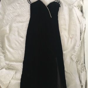 Long black simple vcut vintage dress