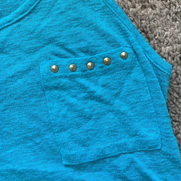 Sleeveless Turquoise Top - Picture 2 of 2