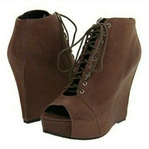 Enzo Angiolini Gillon Peep Toe Wedges Heels?