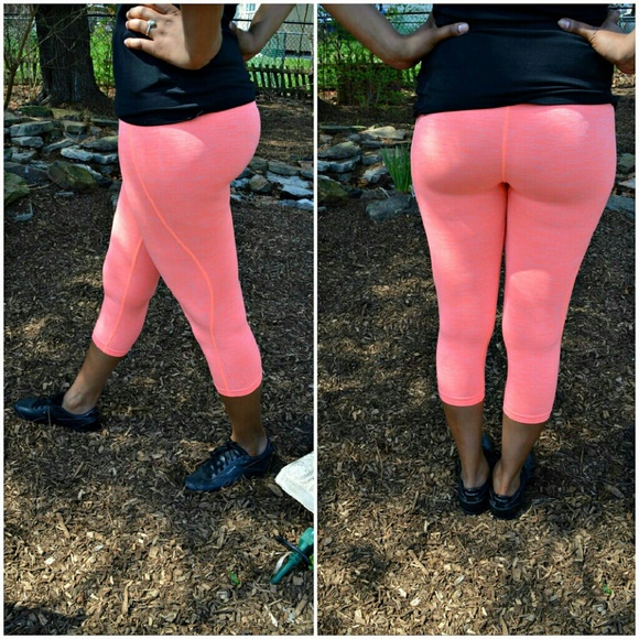 Solid High-Waisted Yoga Capris - Coral