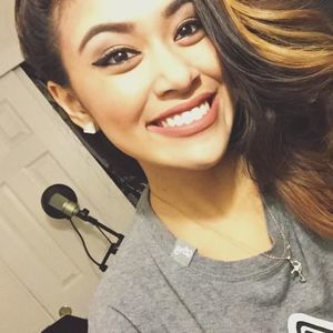 Meet your Posher, Mona