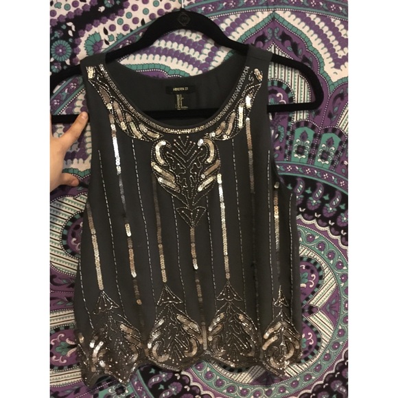 SALE GORGEOUS sequined scalloped Forever 21 top!