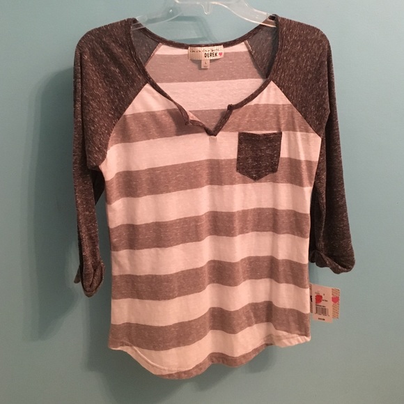 mid sleeve t shirt