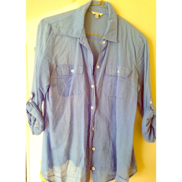 Small blue 3/4 sleeve dress shirt
