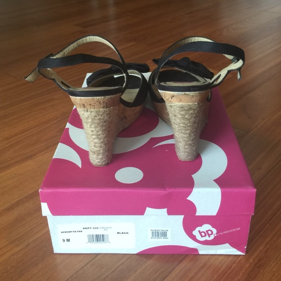 SHOES - Picture 3 of 4