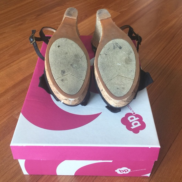 SHOES - Picture 4 of 4