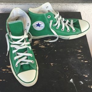 Kelly green converse