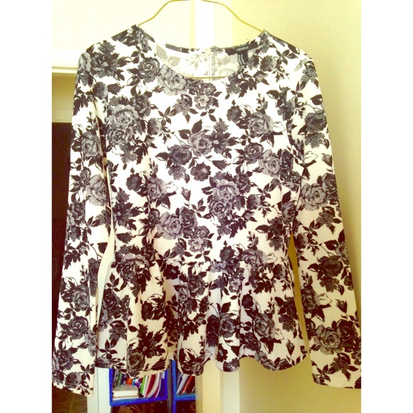 Medium black and white rose forever 21 top