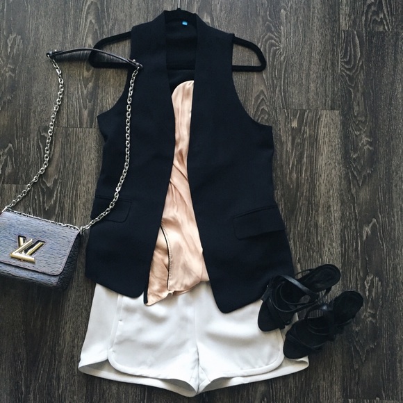 Derek lam waistcoat vest sz small. Like new.