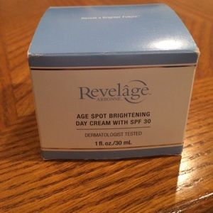 Arbonne Revelage age spot brightening day cream