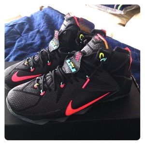 LeBrons 12's. Size 11.5