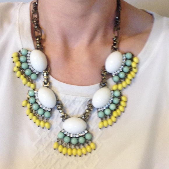Beautiful statement necklace!!