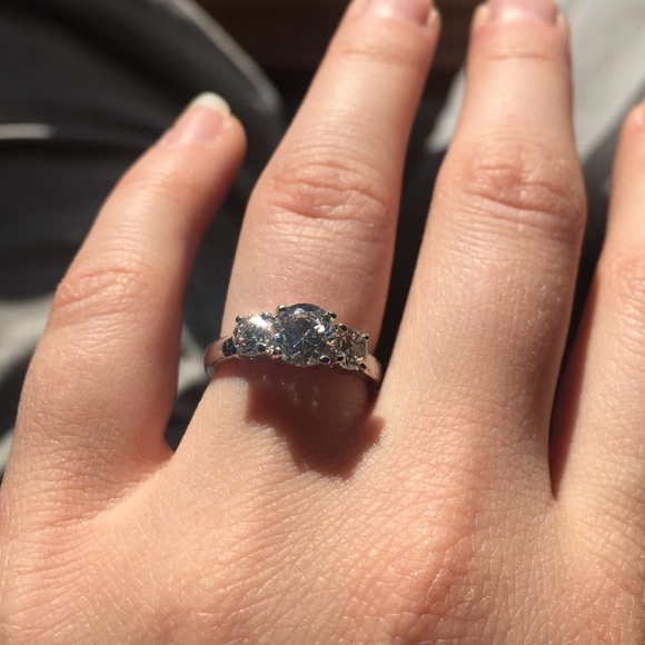 Beautiful ring - Picture 4 of 4