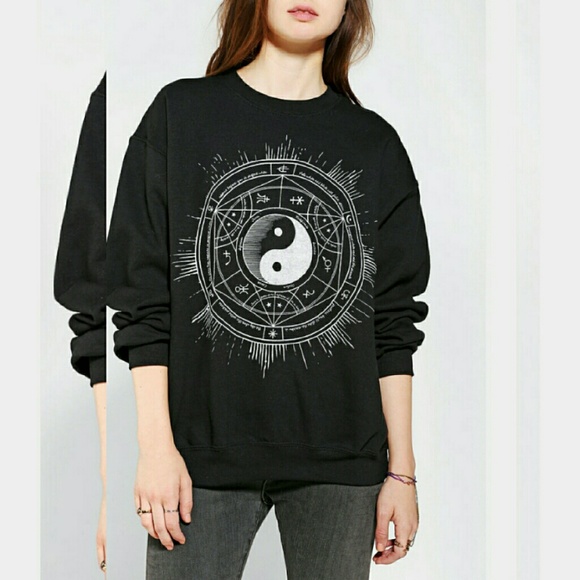 UO Graphic Yin Yang Pullover Sweatshirt