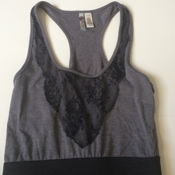 Dress gray Racerback 🚨 - Picture 2 of 4