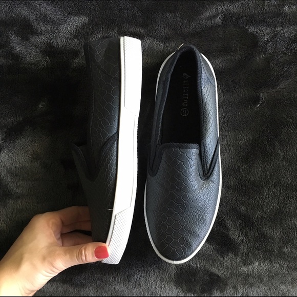 Full Tilt snakeskin sneakers