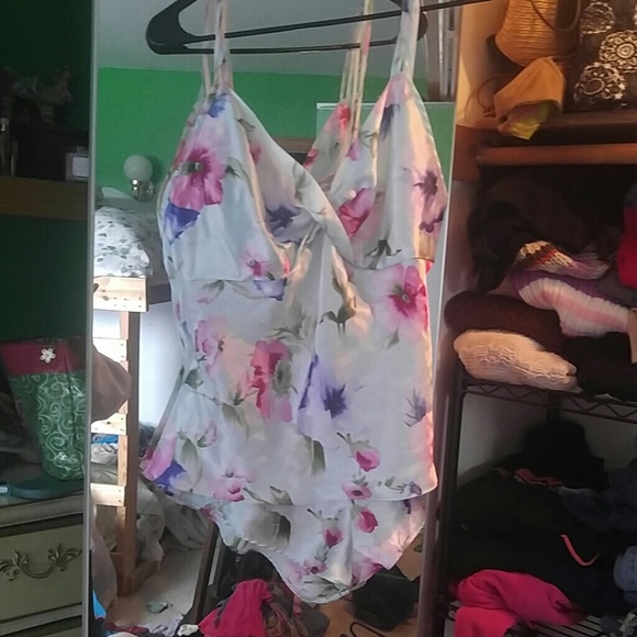 Cute satin pjs -never worn