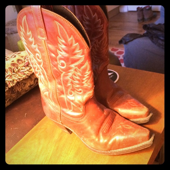 Laredo cowgirl boots