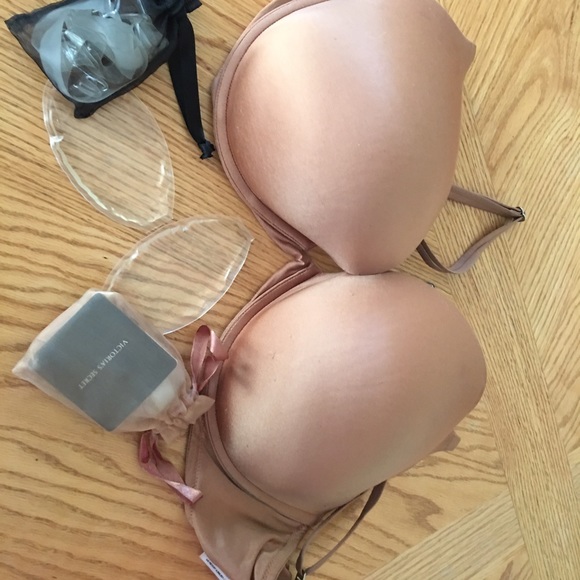38DD all From Victoria's Secret! ❤️ DO NOT BUY*