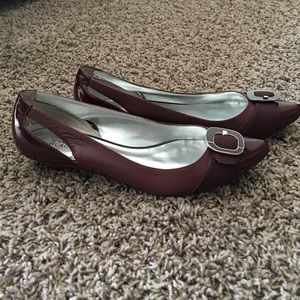 SOLD - Kenneth Cole Reaction flats