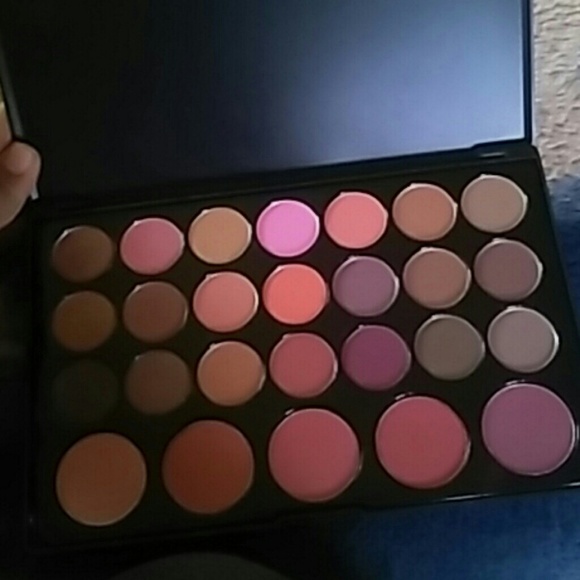 Bh cosmetics - Picture 2 of 2