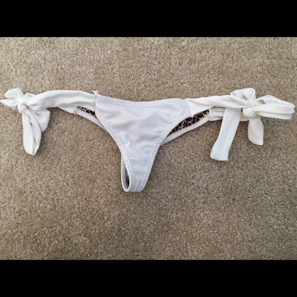 GORGEOUS white cheeky San Lorenzo bottoms