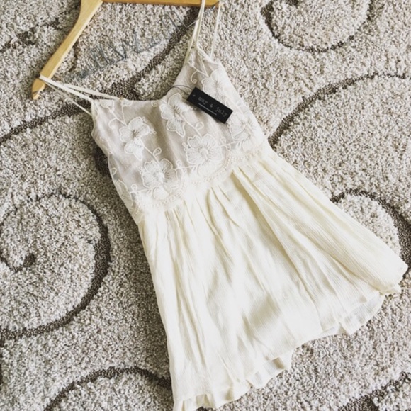 Natural crochet overlay flowy dress - Picture 4 of 4