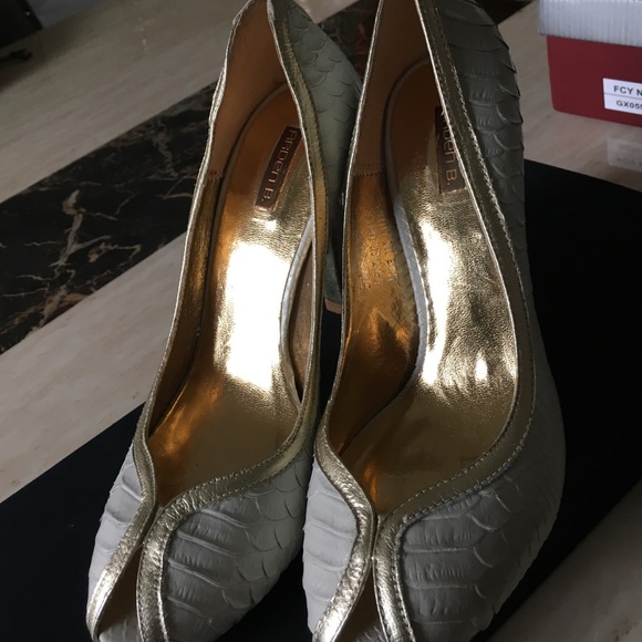 High Heels - Picture 3 of 4