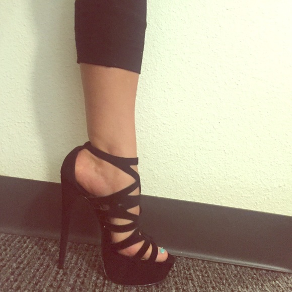 Black scrappy high heels